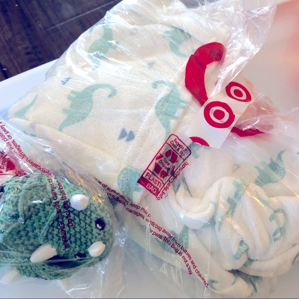NWT BRAND NEW UNOPEN Dinosaur Robe & Knit Booties